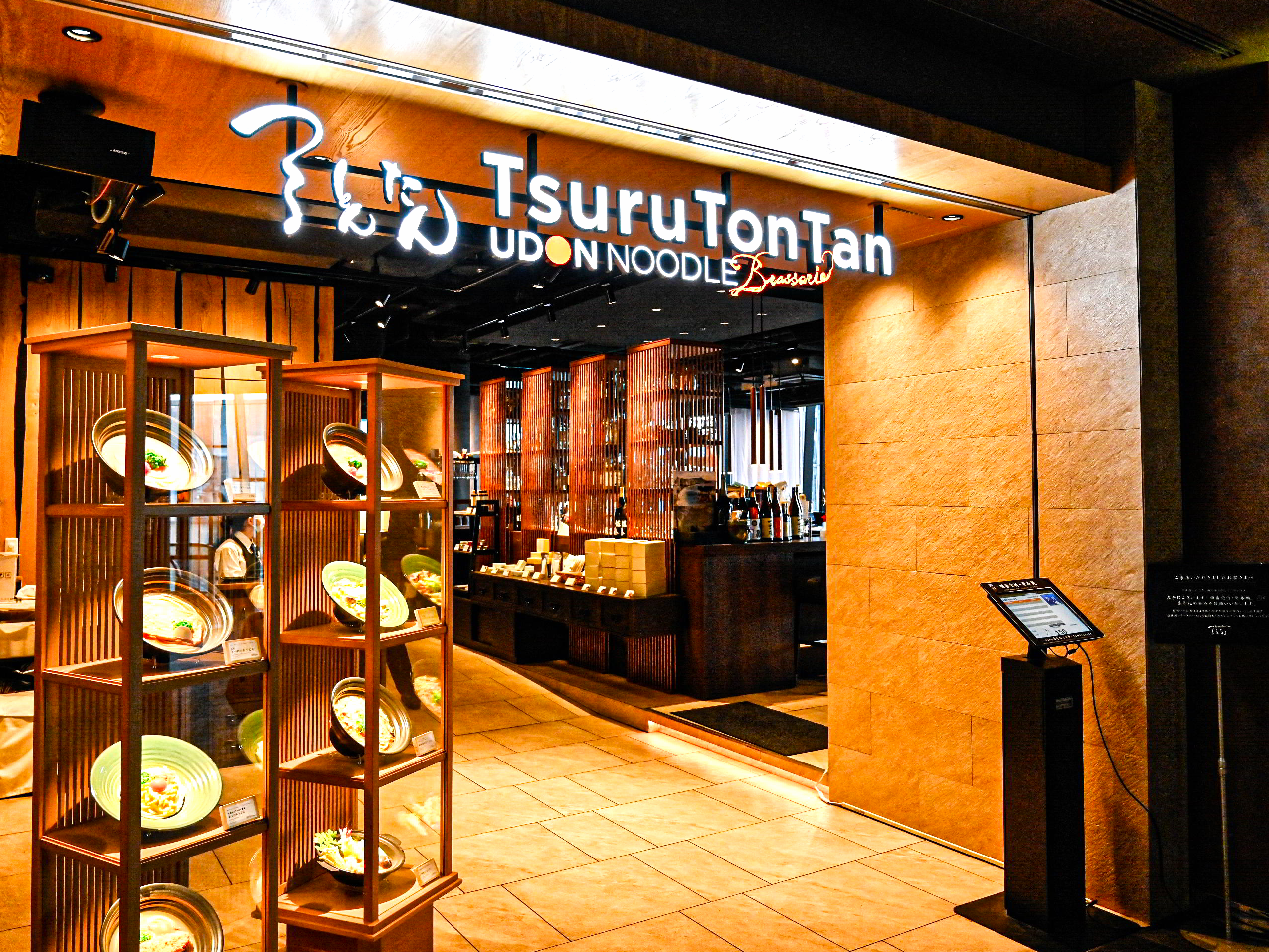 お客様を喜ばせようという社風があり、『笑顔』と『積極性』を大事にしています。