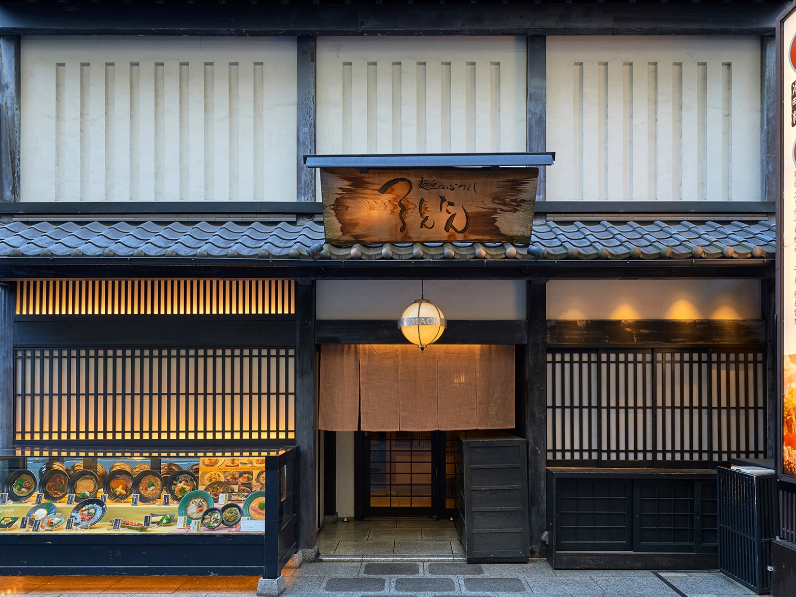  どの店舗もすべて繁盛店。繁盛店のしくみや、店舗によっては製麺も学べます