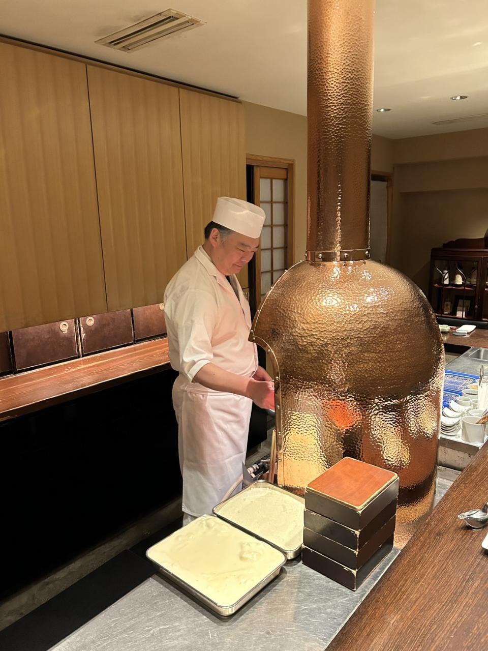 高級感のある落ち着いた店内で、お客様一人ひとりに丁寧なサービスを届けています。