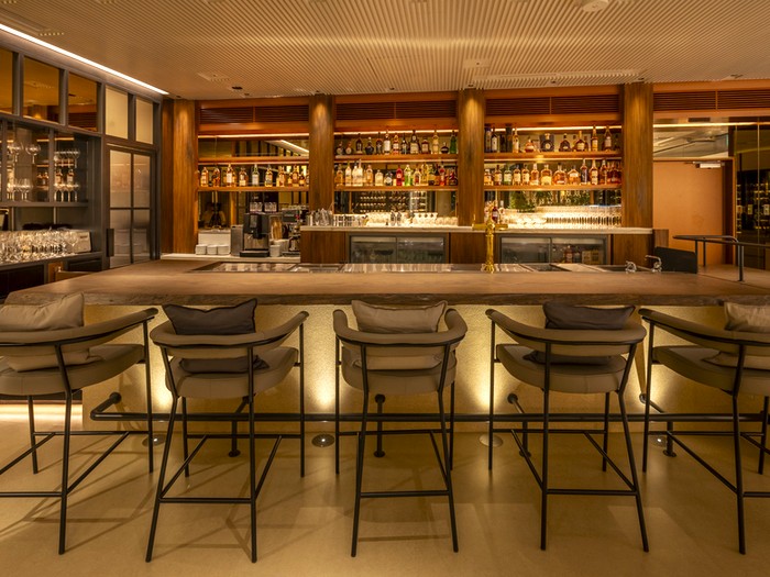 店舗の裁量権が大きく、期間限定メニューの開発などにも挑戦可能。アイデアと成長意欲を歓迎する社風です。