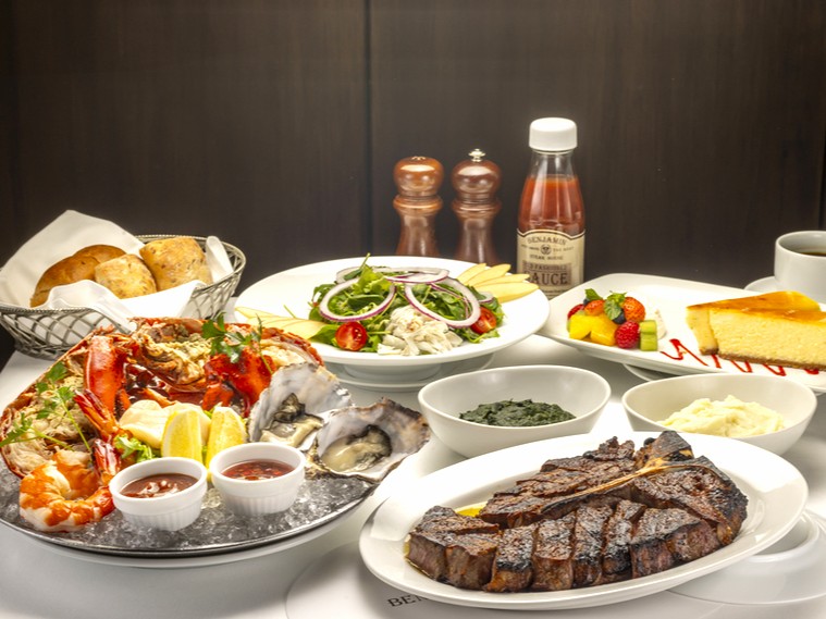 複数社員体制と店舗間のフォローで希望休や連休も取得しやすい環境。プライベートや家庭との両立を応援。