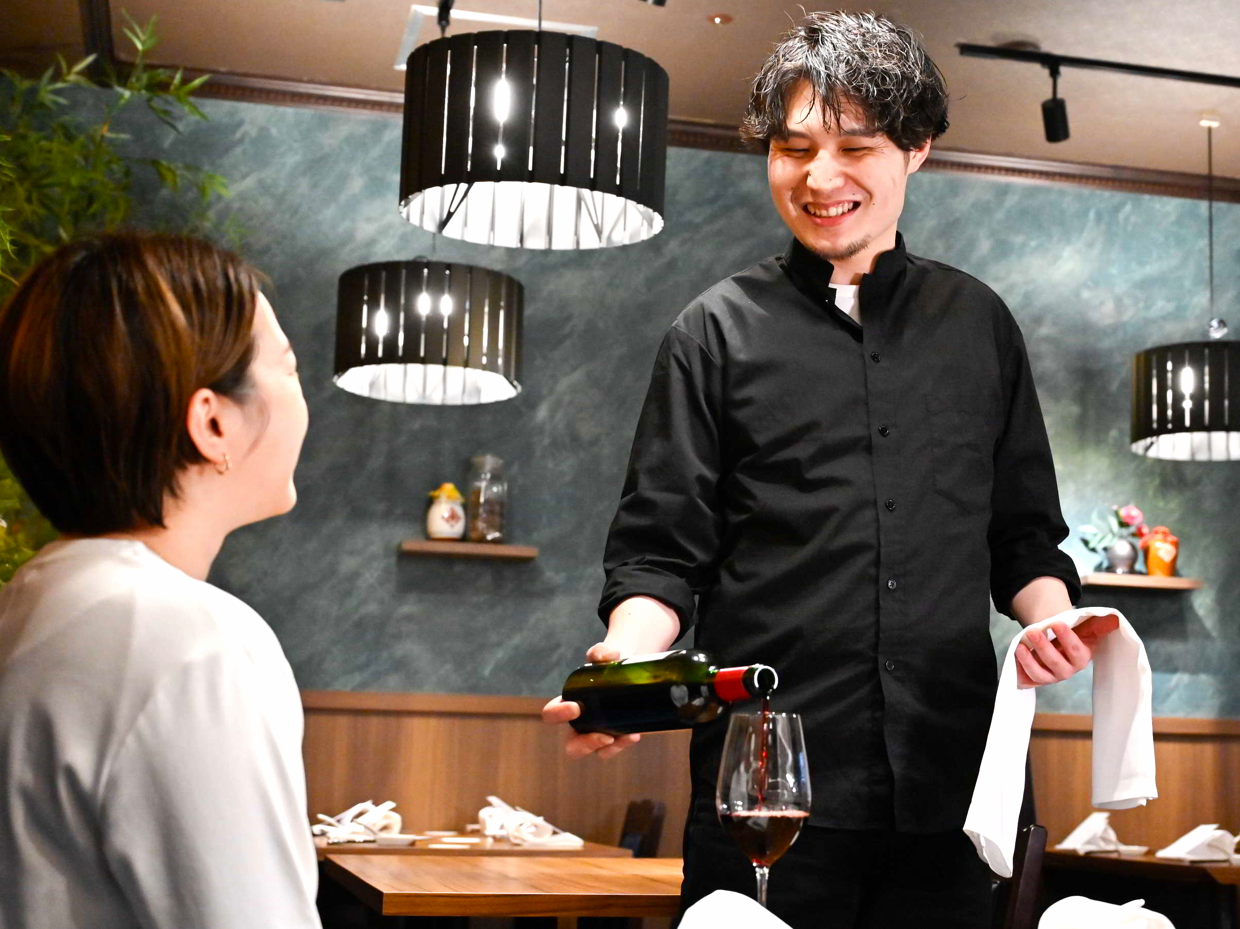 ミシュラン6年連続星獲得店。あなたのサービススキルをさらに磨き、高められる環境です。