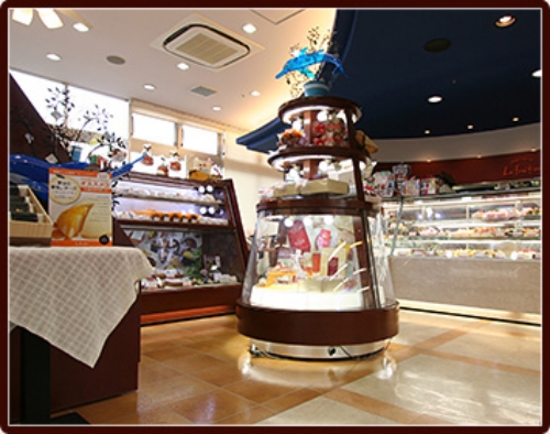 京都で愛されるパティスリー「ル・フルティエ」では、業務拡大に伴い2店舗同時に販売スタッフを募集します