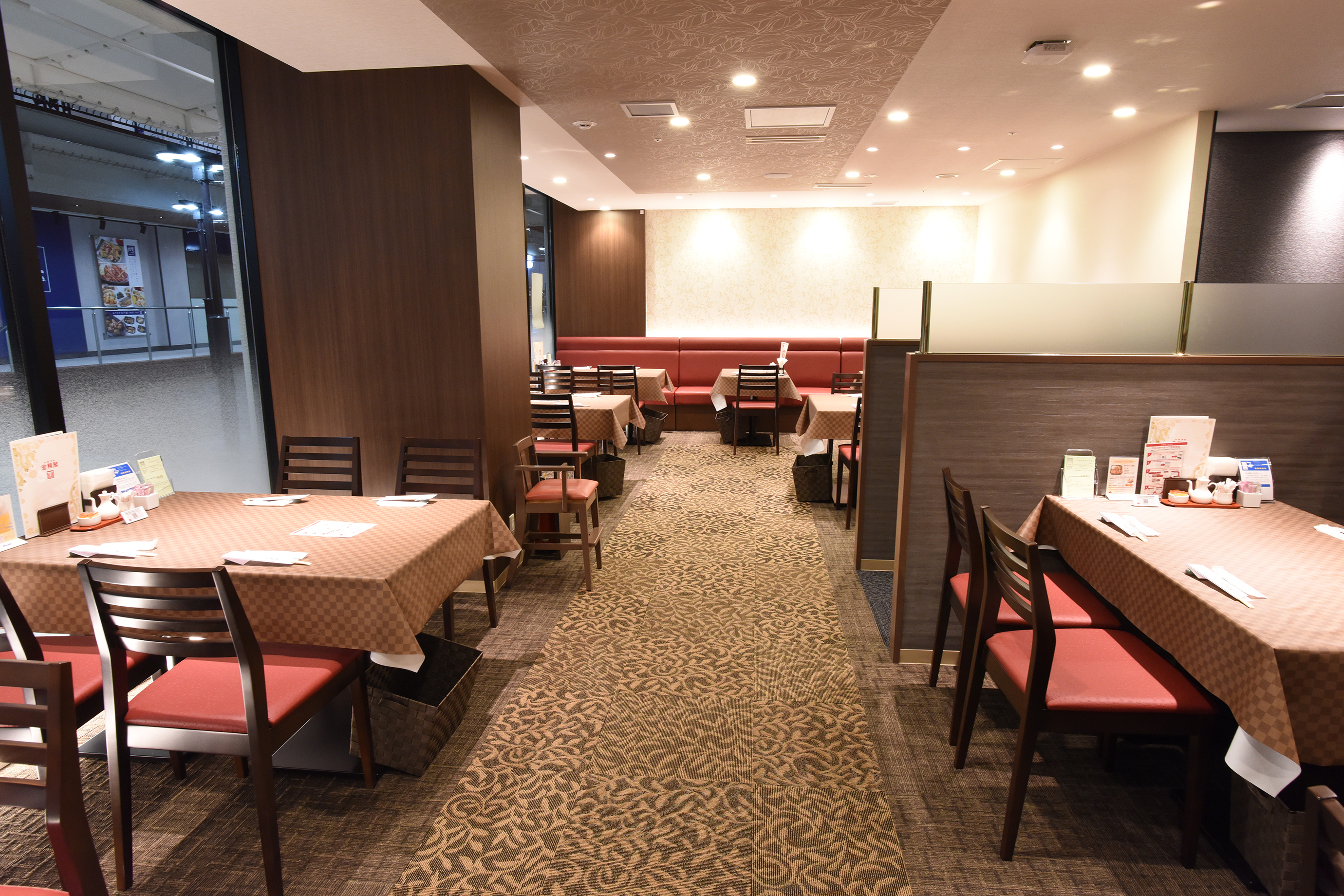 3月にオープンしたばかりでピカピカの店内。シフト次第で、土日・平日問わず連休の取得が可能なお店です◎