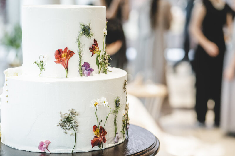 仲間との信頼関係があるからこそ、笑顔が自然に生まれます。