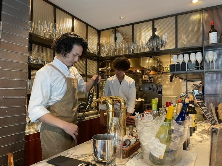 自分らしく、自由なスタイルで料理しませんか?髪型・髪色・ピアスも自由です◎