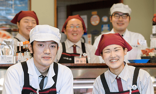 和やかな雰囲気の中でアイデアを共有。垣根なく互いに成長しています