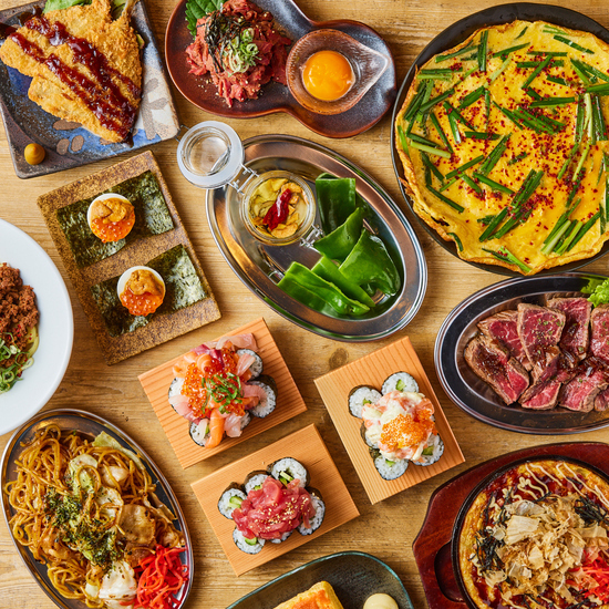 手づくりにこだわった自慢の一皿。季節やアイデアが活きる料理を提供しています