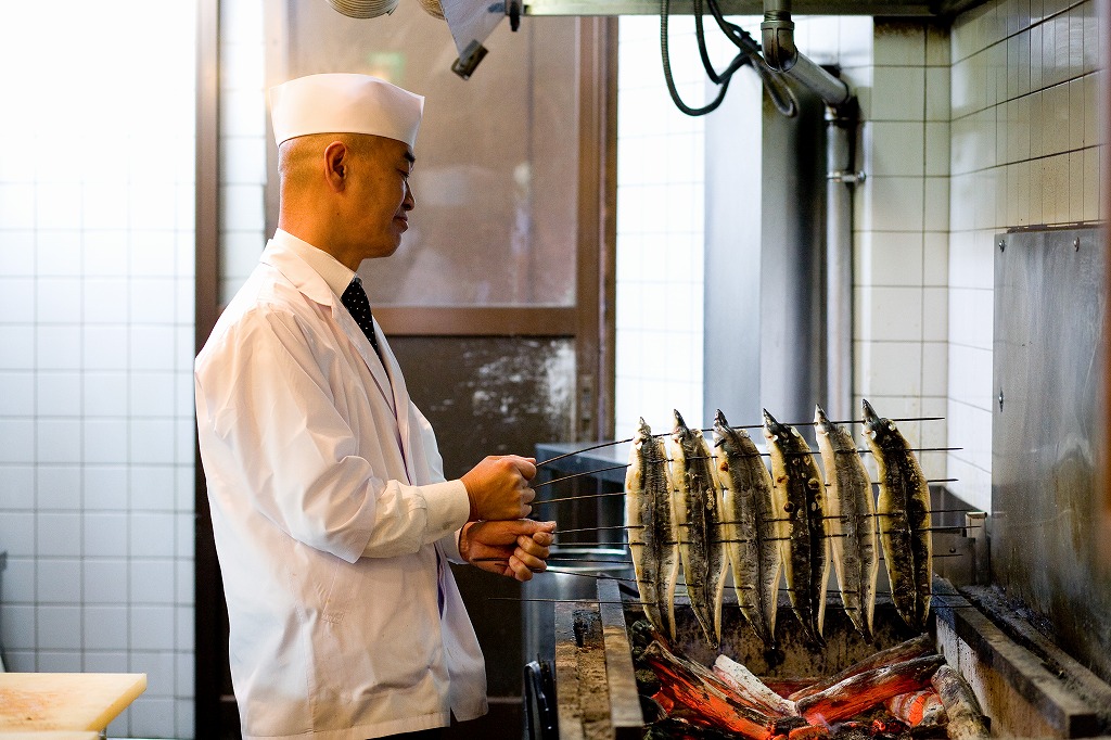 早ければ入社3ヶ月ほどで焼きの工程に立つことも可能。実践を通じて自然とスキルが身につく環境です。