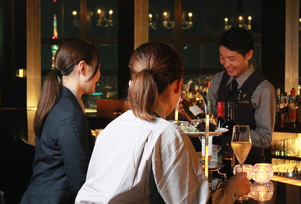 新橋にある地上215mのスカイトップバー・ラウンジ「Bar&Lounge MAJESTIC」。
