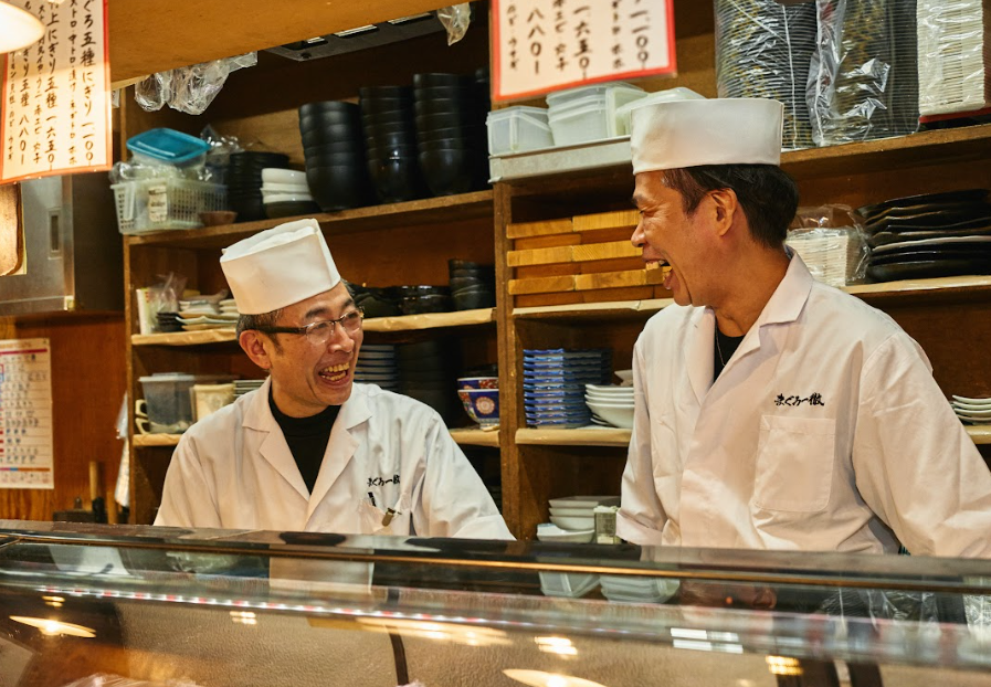個性豊かなスタッフがたくさんいますよ♪お客さまはもちろん、スタッフとのコミュニケーションも大切に!