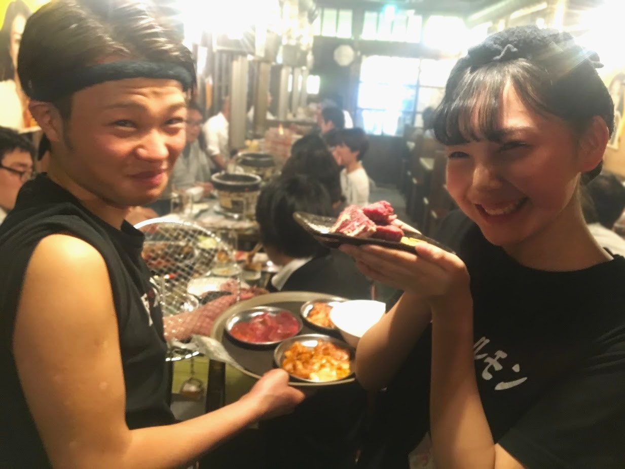 「食を通じ、人に笑顔と感動を与える会社」で店舗スタッフを募集！月給30万～33万円