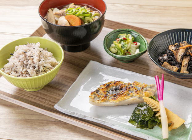 定食カフェがスタッフを募集!完全週休2日だから、オフの日も充実。