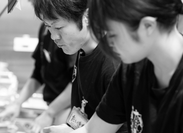 「人を大切にする企業」として表彰!経験・スキルを発揮し、店長、さらにその先をめざせます。