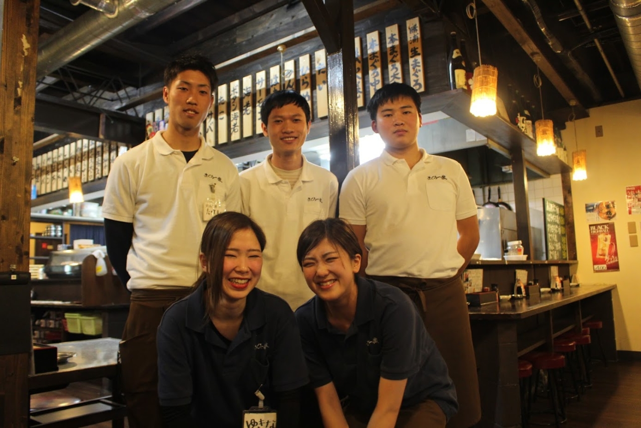 月8日休み！海鮮炉端や寿司店がスタッフを募集します。個性豊かな人がたくさんいますよ♪