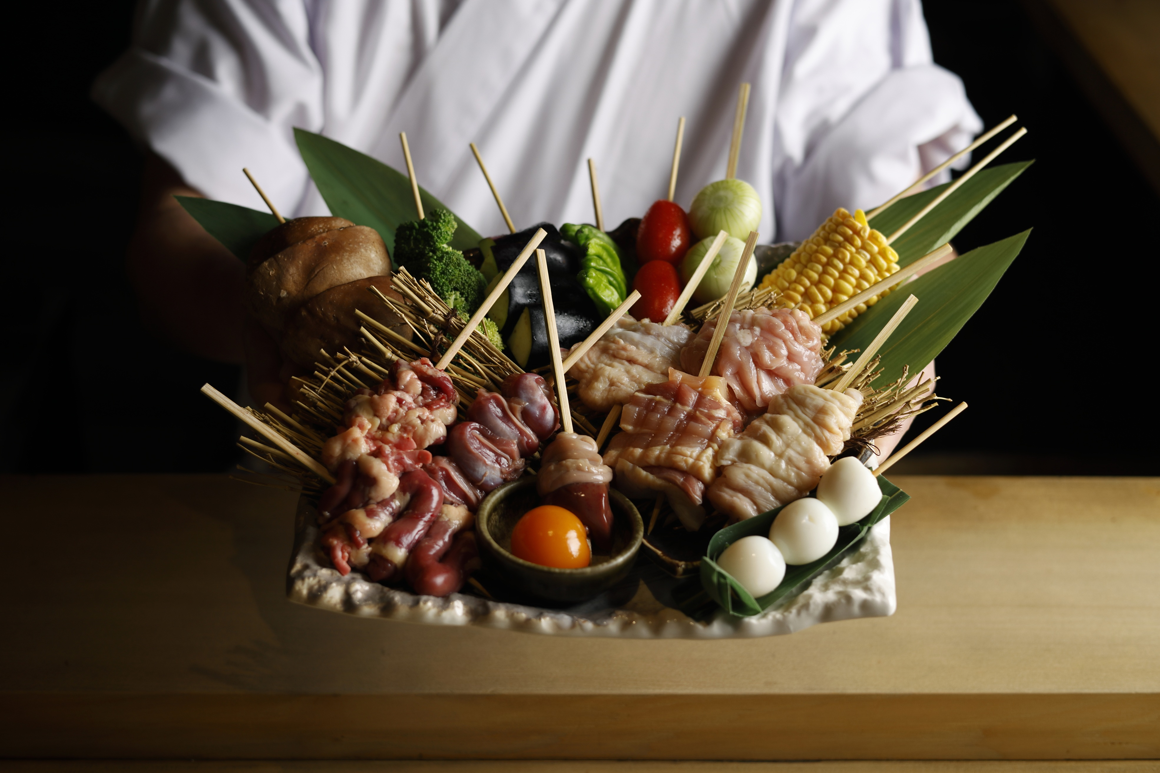 焼鳥を“技術を追求する世界”として深める。料理長をめざし、一串に向き合える場所です。