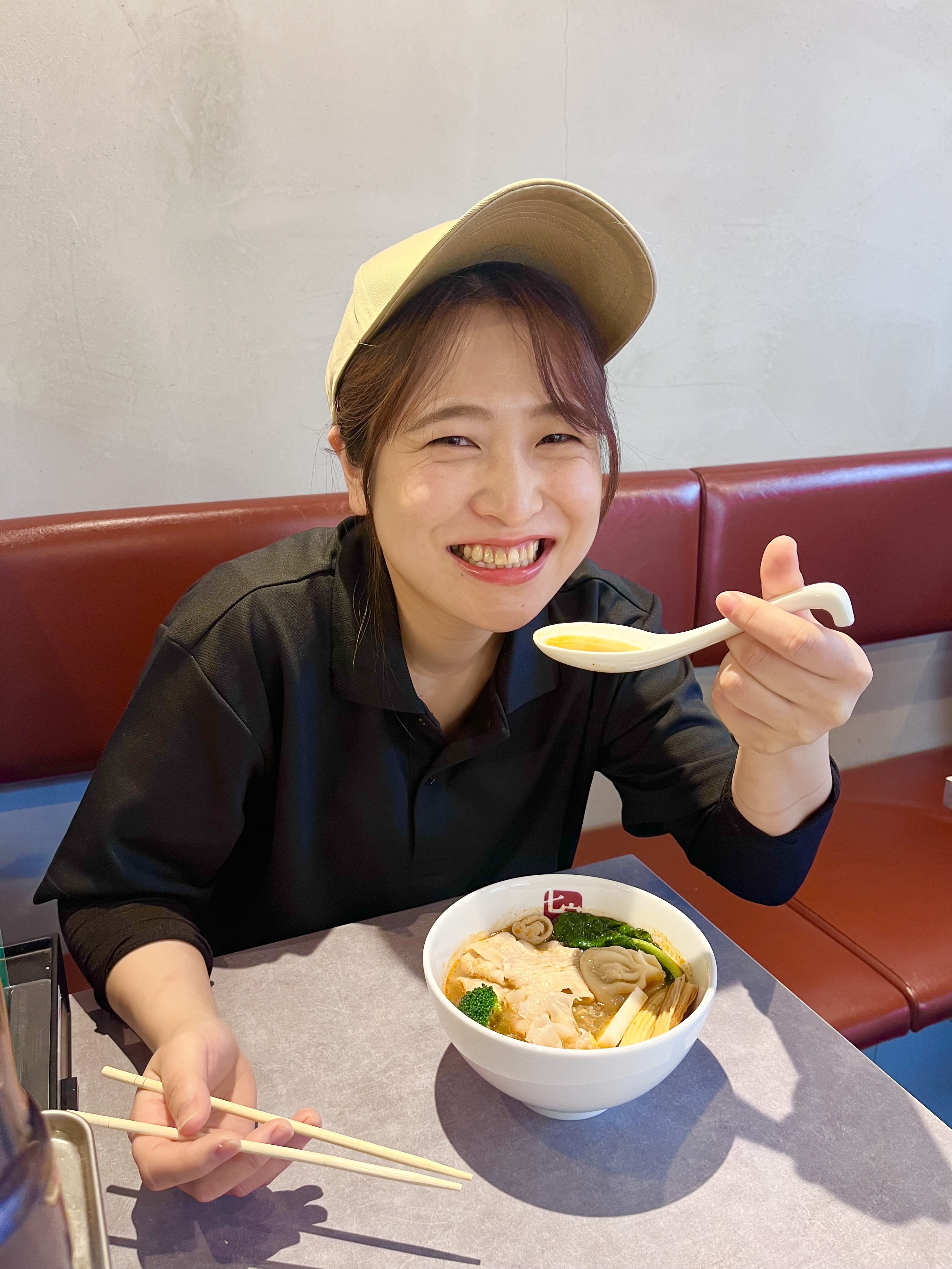 まかない制度もあるため、スタッフは自由に麻辣湯をカスタマイズして楽しむことができます。