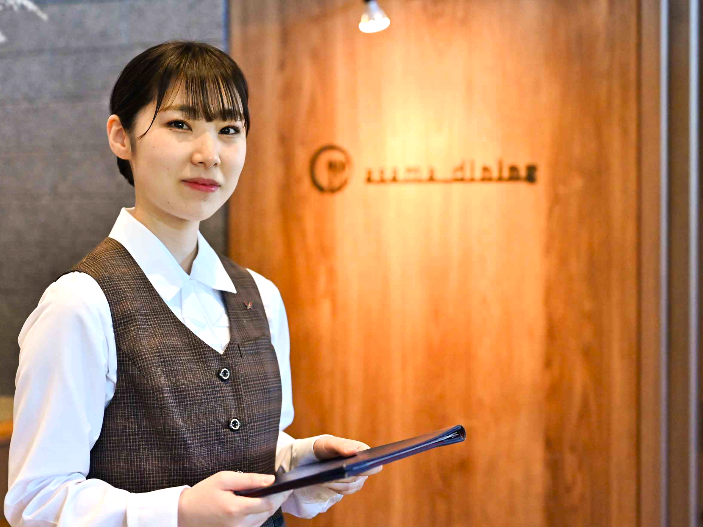 当社が運営する施設のレストランでホールスタッフ募集!