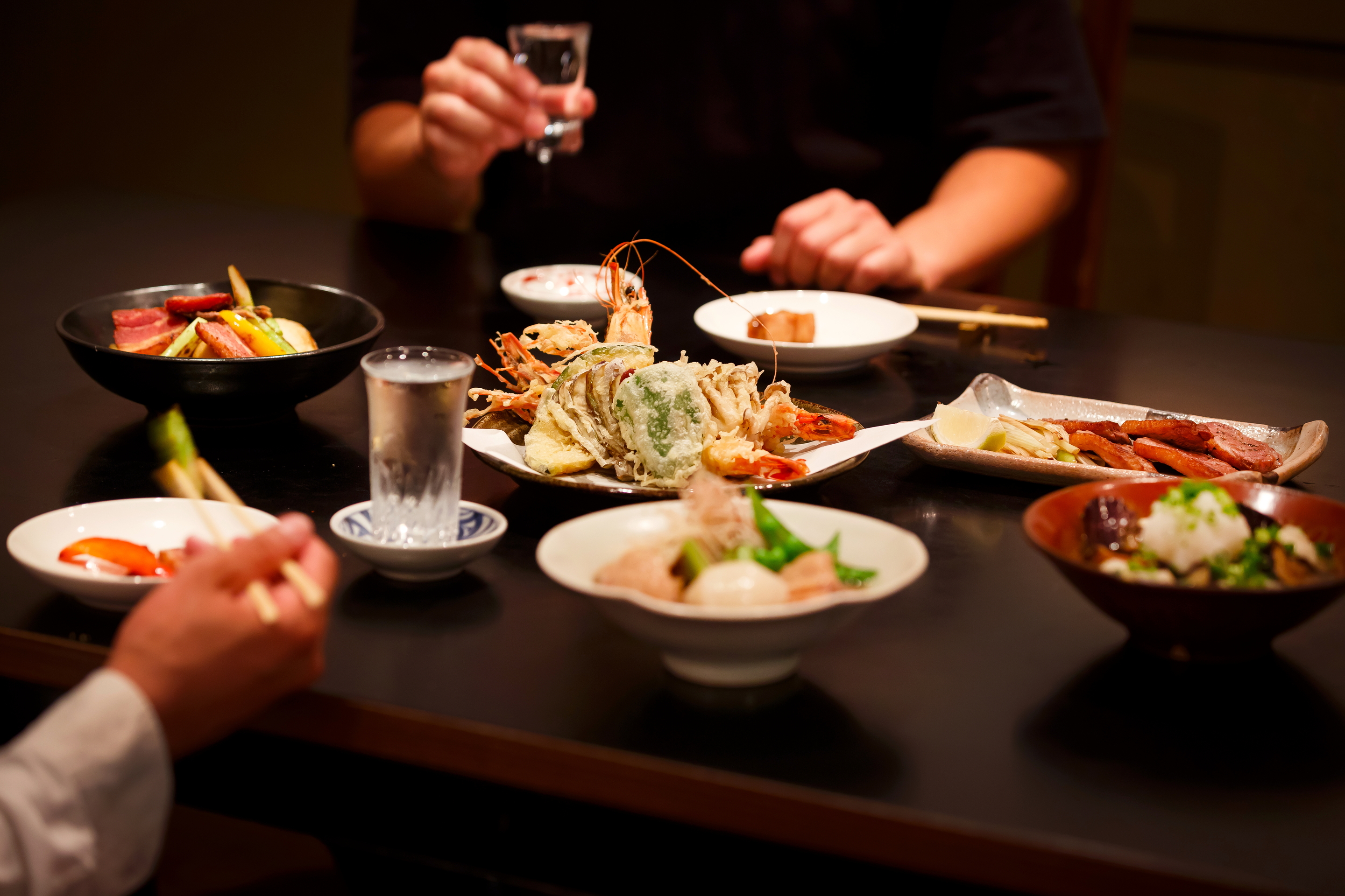 味はもちろんのこと、器や盛り付けなど料理に関わるすべての要素に気を配りながら仕上げています。
