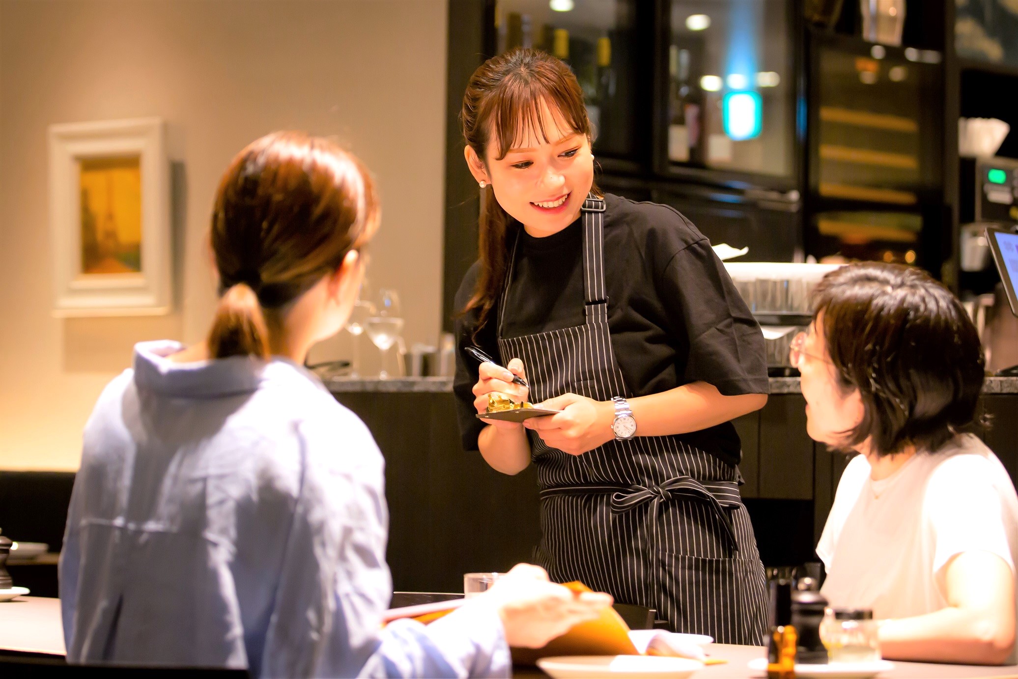 マニュアルのない環境で、「目の前のお客さまを笑顔にする接客」を追求してみませんか？