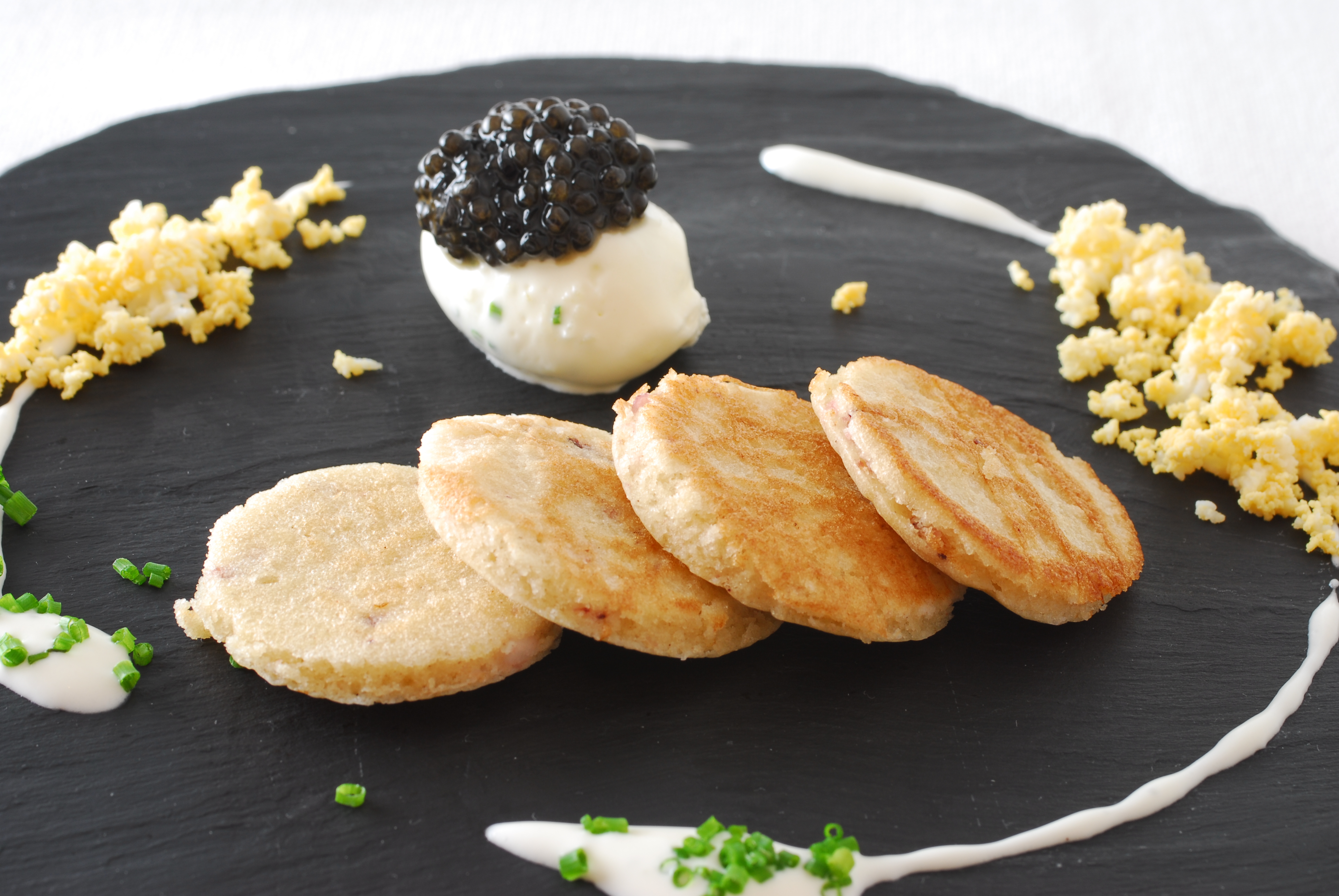 有名店視察研修は全額補助で、スキルアップをサポート。独立支援制度あり！