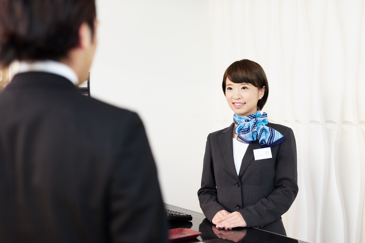 社内カフェ、オフィスサポートスタッフの勤務（画像はイメージです）