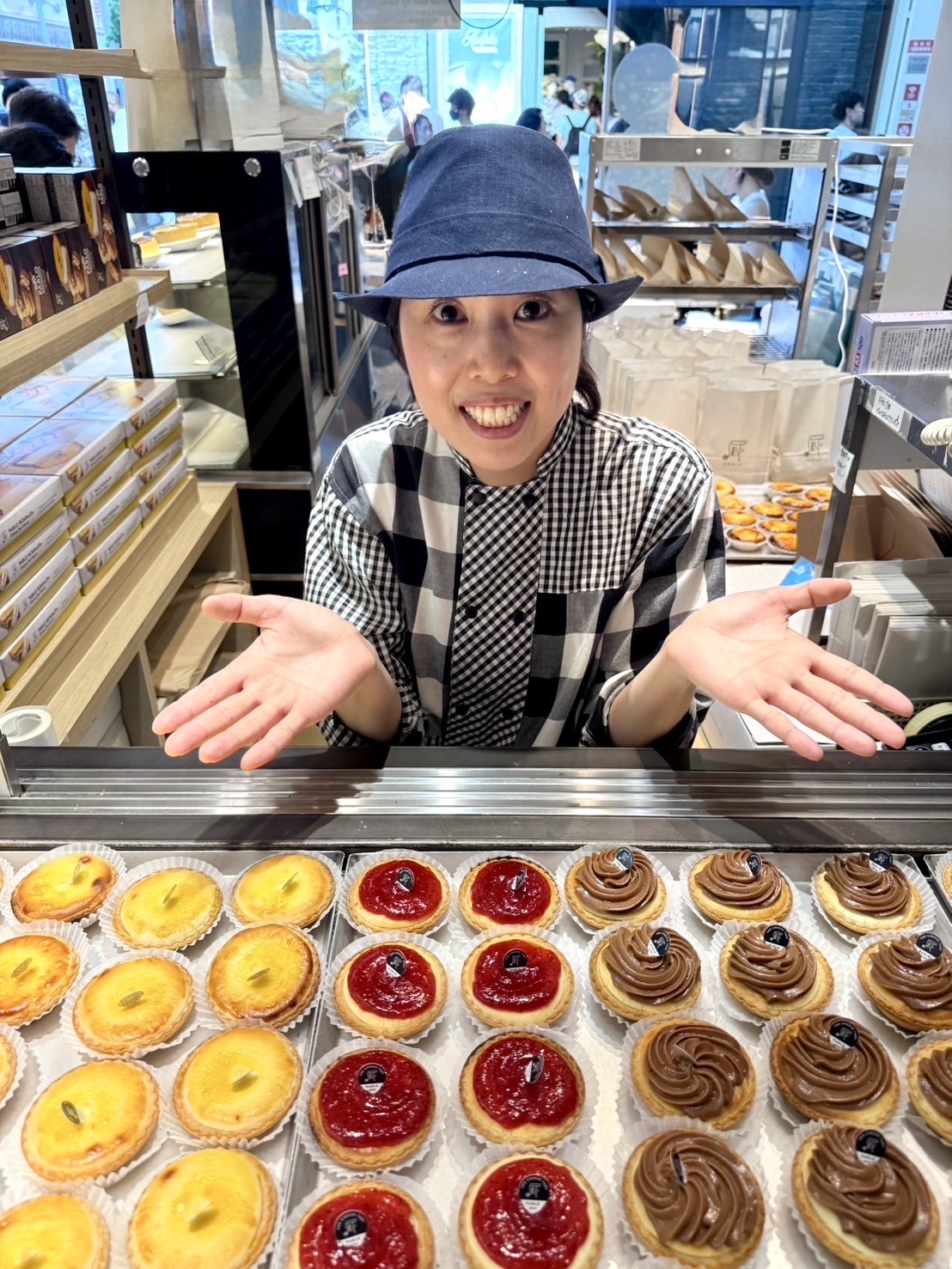 慣れてきたら、スタッフのシフト管理や育成、売上管理、商品発注など、店舗運営全般もお任せします。