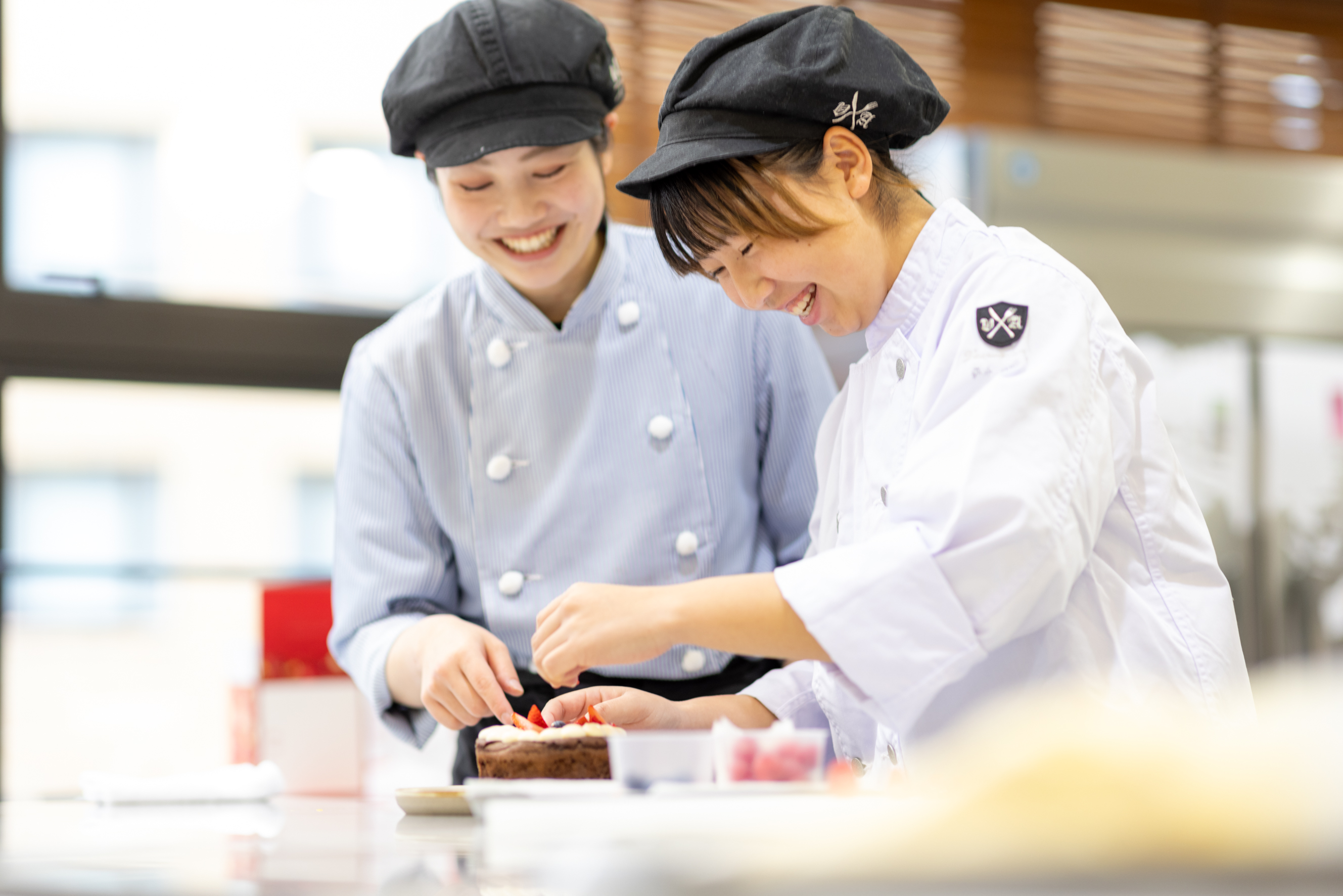 経験者はもちろん、未経験者も大歓迎!先輩スタッフが丁寧に一から教えますので、ご安心ください。
