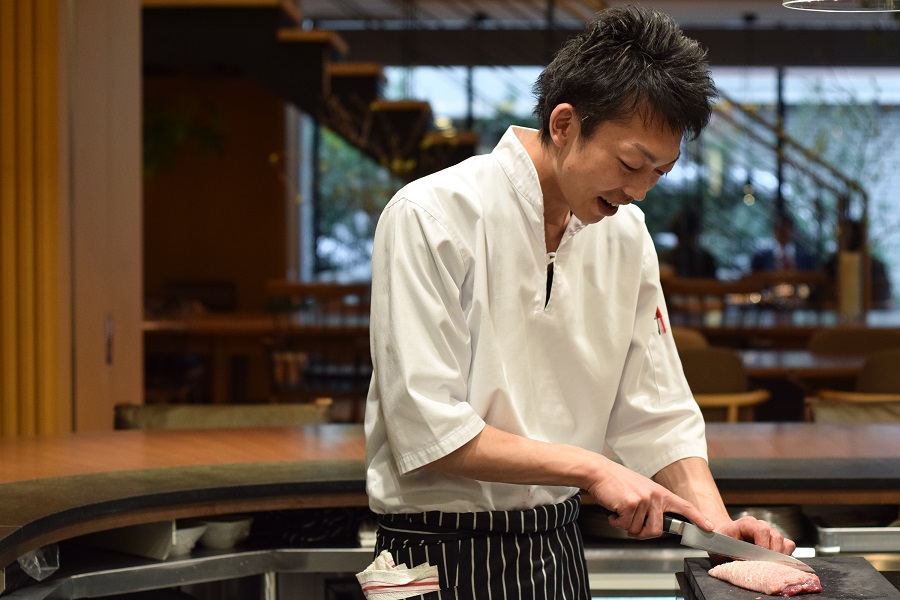 中庭を望むレストランや上野の街と結ぶダイニングで、料理の腕を磨きませんか？
