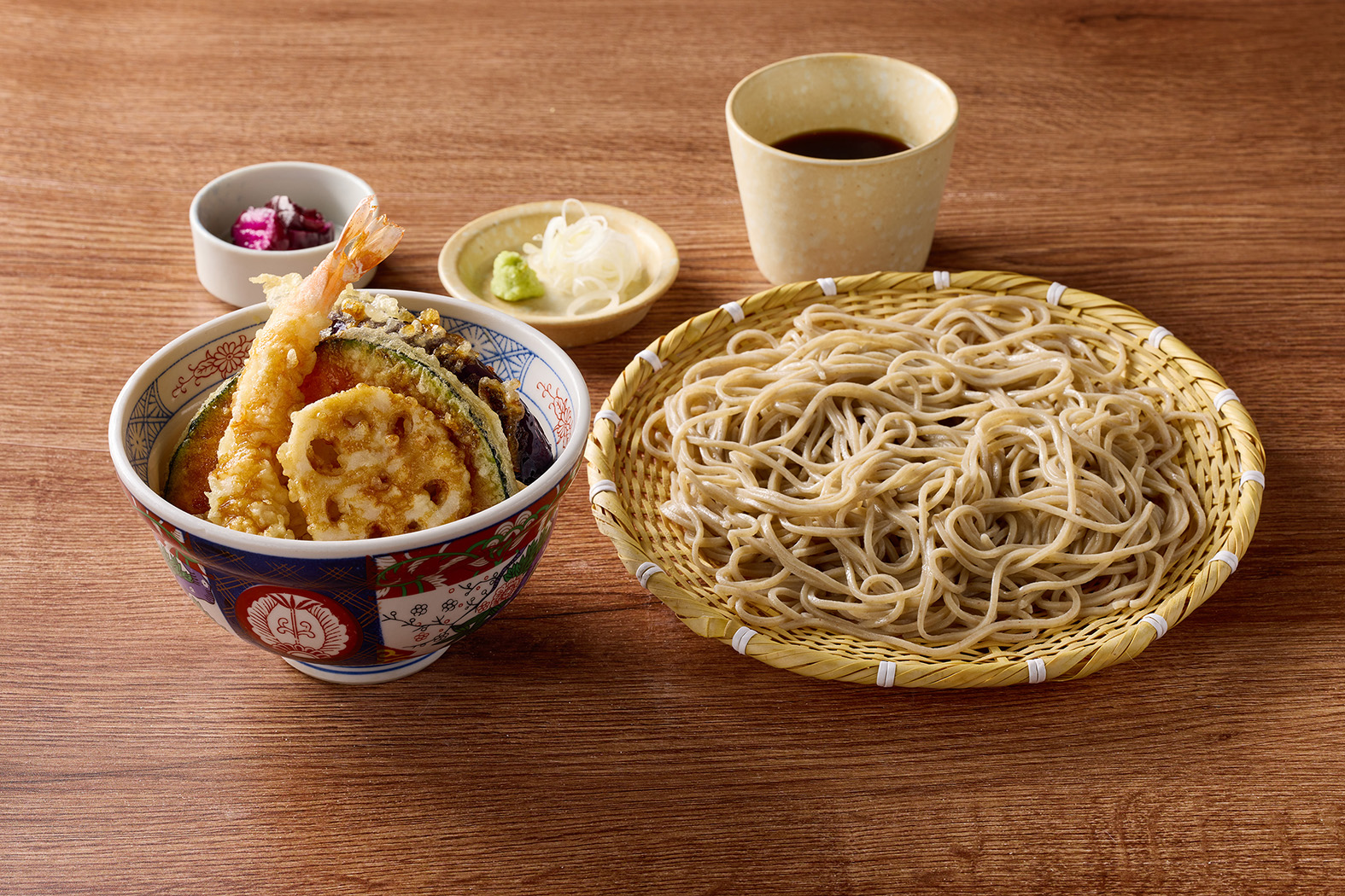 挽きたて、打ちたての香り高い蕎麦と自家製出汁にこだわった本格そばブランドを展開しています