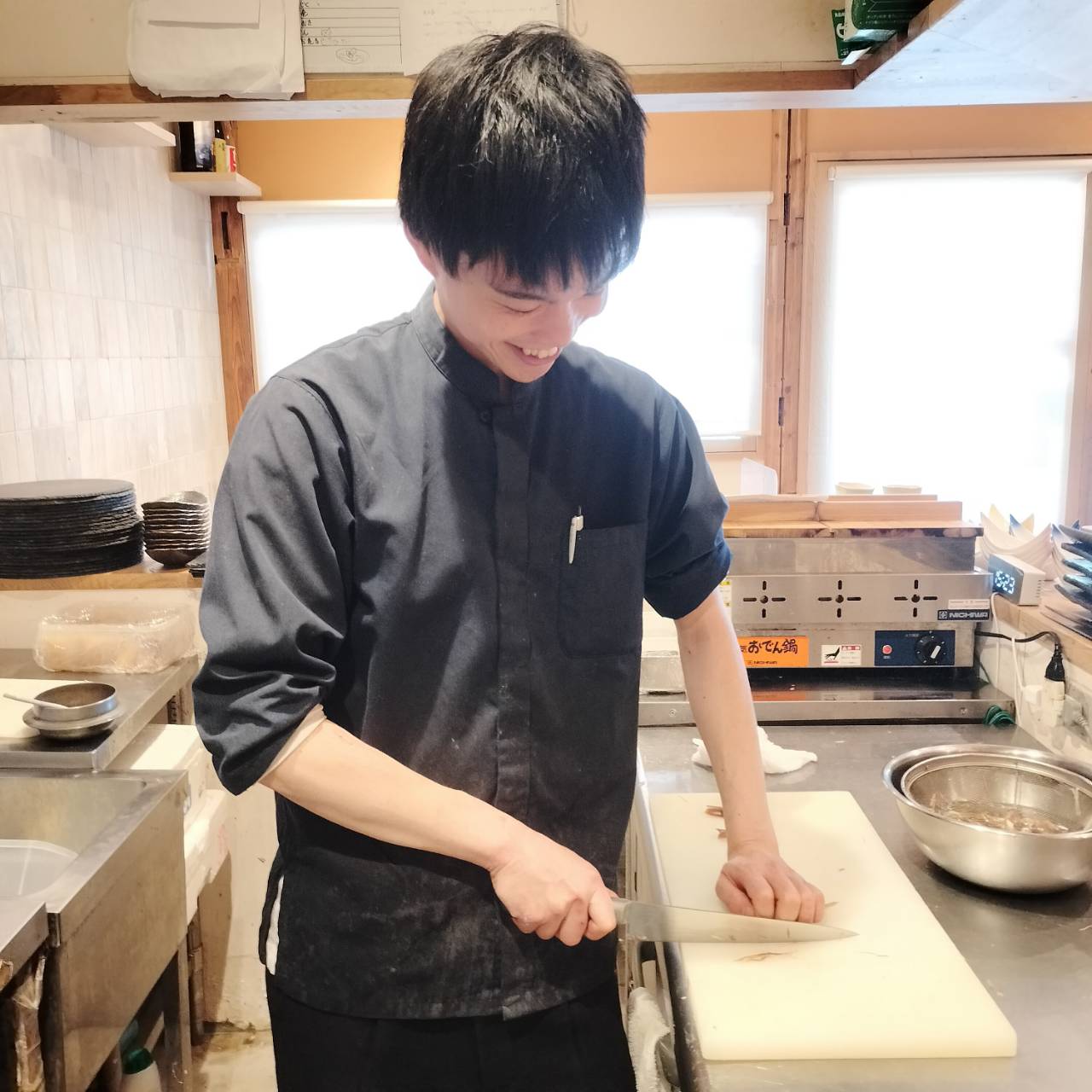 全店カウンターキッチンだから、お客様の反応がすぐ見えて、やりがいも抜群です。