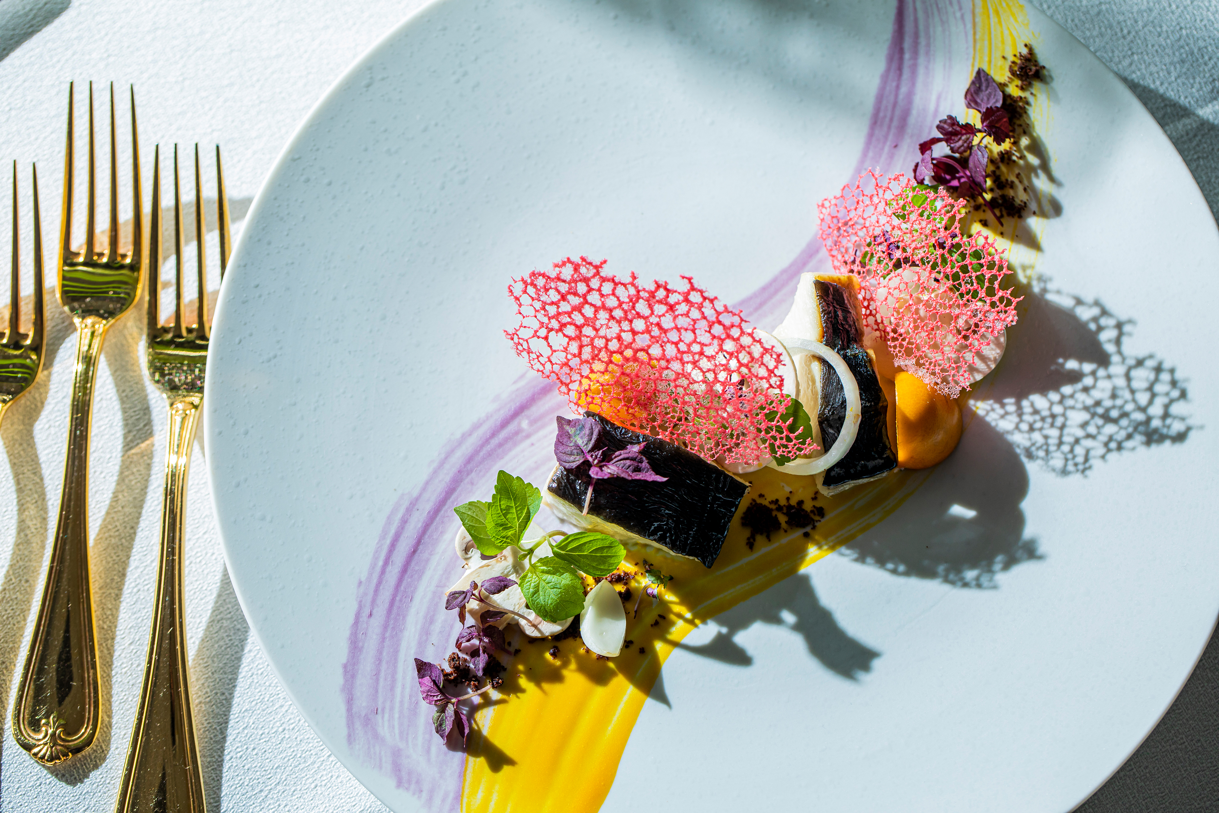 完全予約制&フルコース中心。盛り付け・表現にもこだわれます。