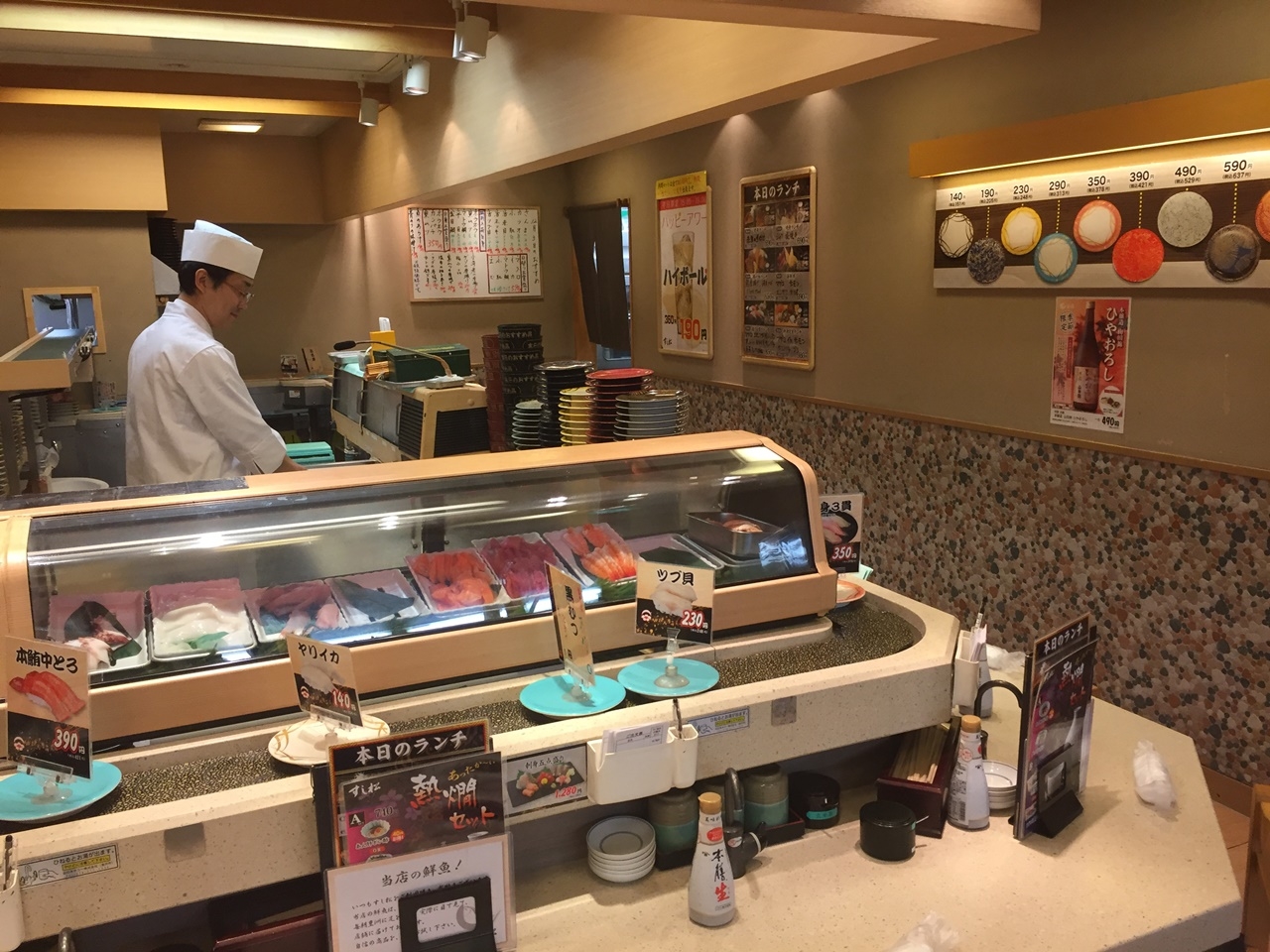 店舗から徒歩圏内で単身寮の用意可能。寮費月2万2,000円！