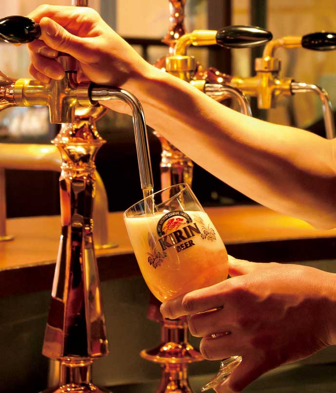 仲間と連携しながら、キッチンからお店づくりに参加♪