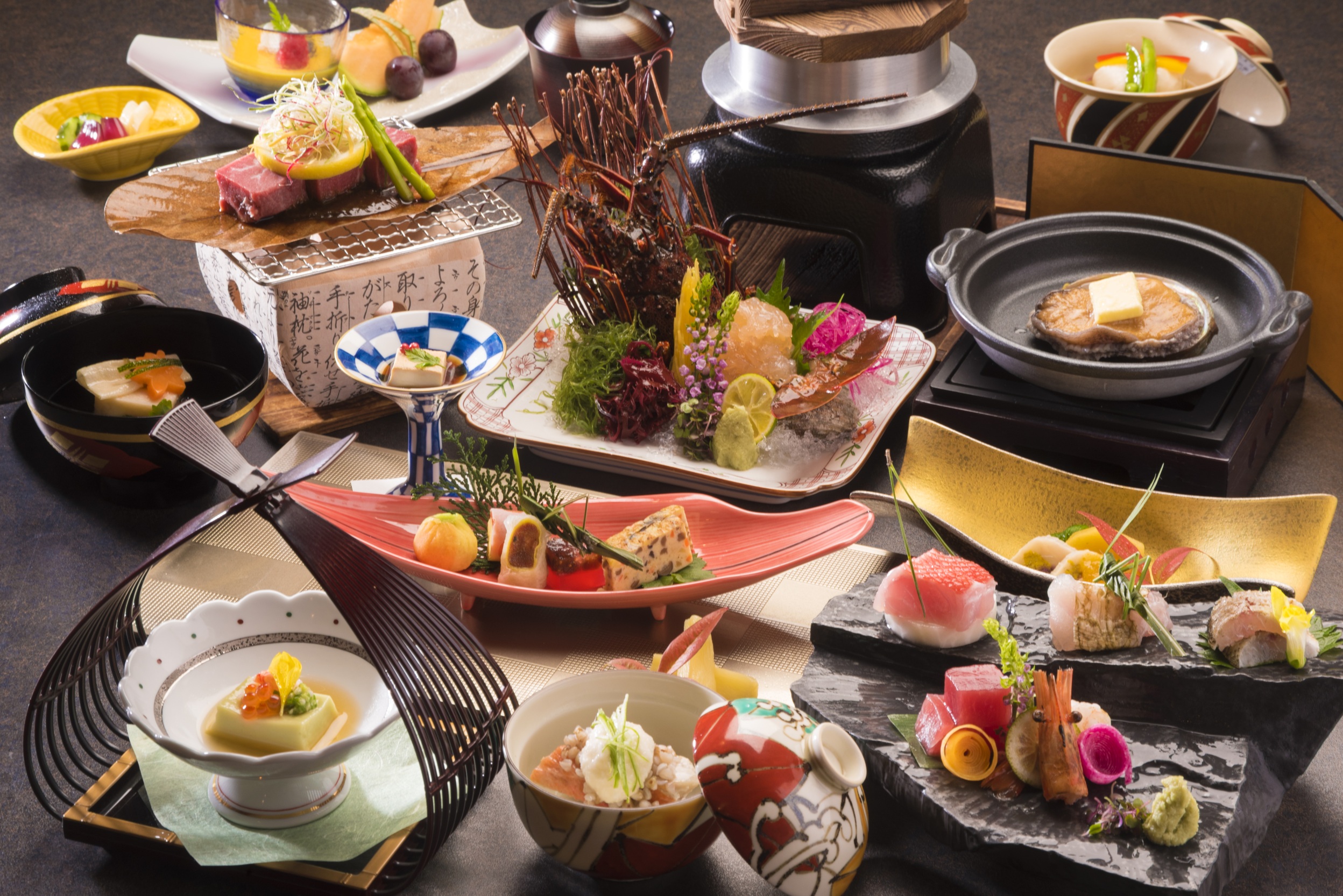 旬と向き合う創作懐石の調理。経験を活かして、次のステップへ進みたい方を歓迎します。