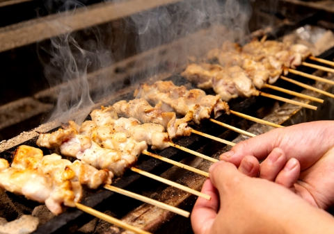炭火ならではの美味しさ!焼き師が丹念に焼き上げます。