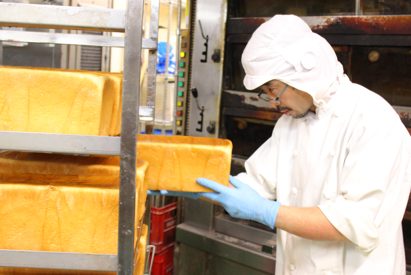 石窯×天然酵母×北海道産小麦。オールスクラッチ製法が誇りです。