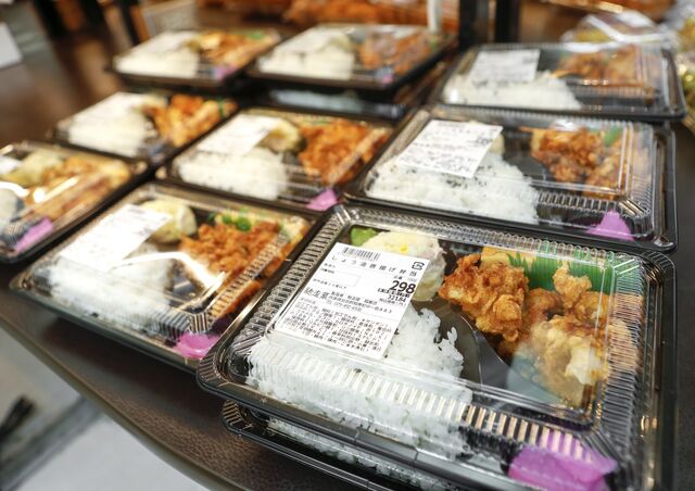 できたての弁当や丼ぶりがずらり。ボリューム満点の人気商品!