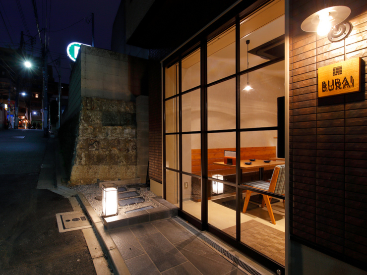 将来の独立を目指す方へ。運営・経営スキルまで学べる、実践的なステージがあります。