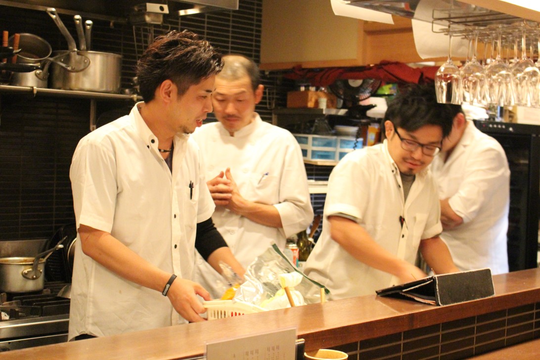 焼き鳥と世界のワインのマリアージュ。お客様に驚きと感動を届ける一皿を。