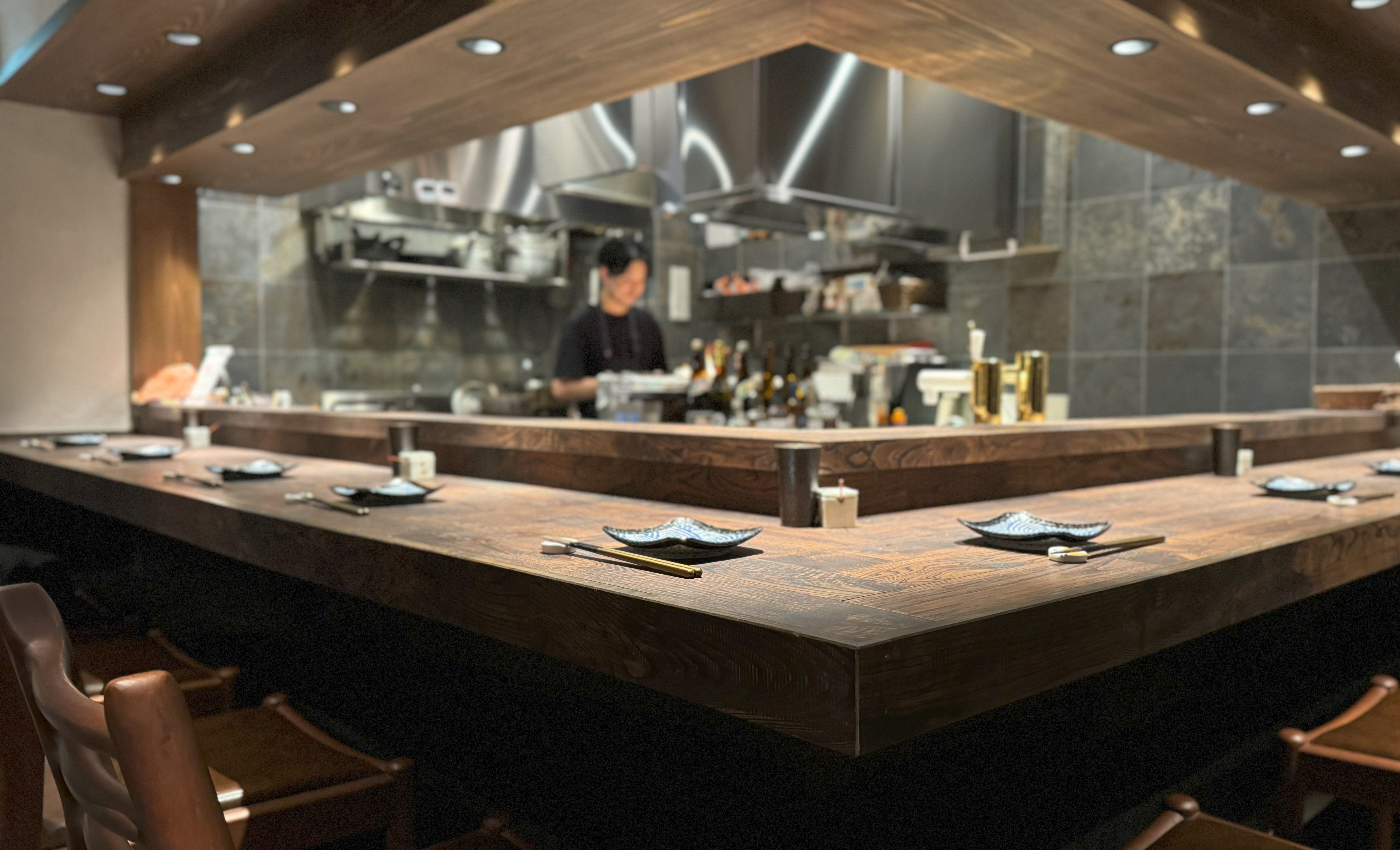 伊達鶏の旨みを最大限に引き出す技術。仕込みから焼きまで、丁寧に積み重ねた職人の技が光ります。