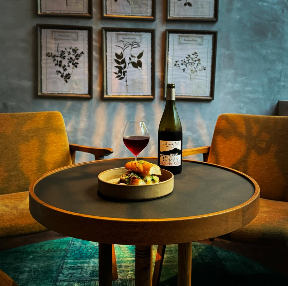 季節ごとに変わる料理とドリンクの中には、スタッフが発案したものも。