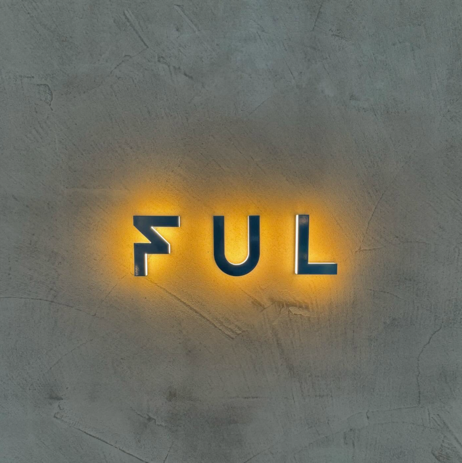 自由な個性と創造性を大切にする、国際色豊かな職場環境です。