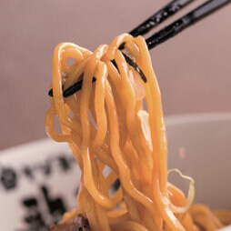 もちもち食感と濃厚な旨味──自家製麺が主役です。