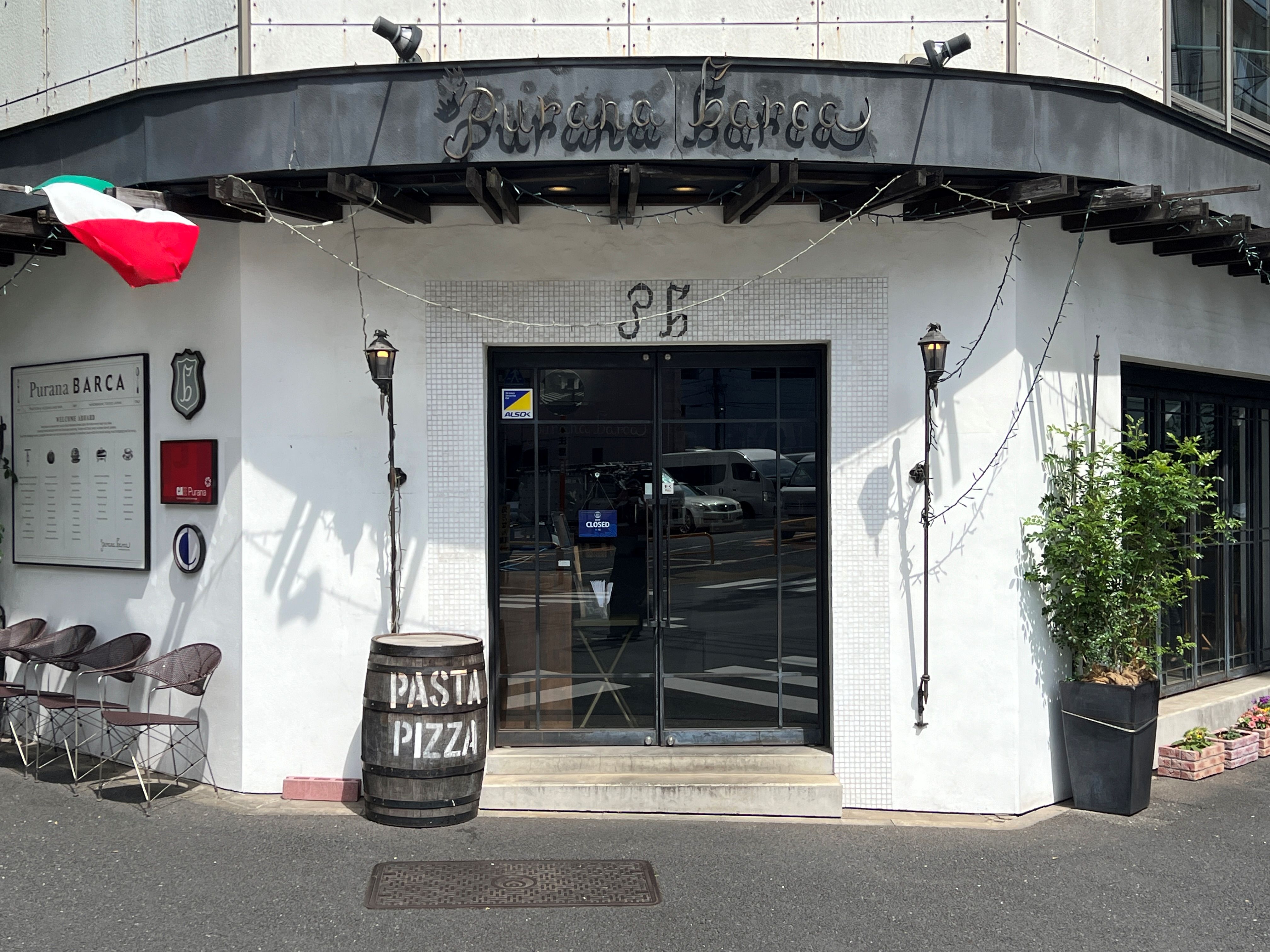 毎週決まって土日がお休みで、さらに祝日もお休みです。