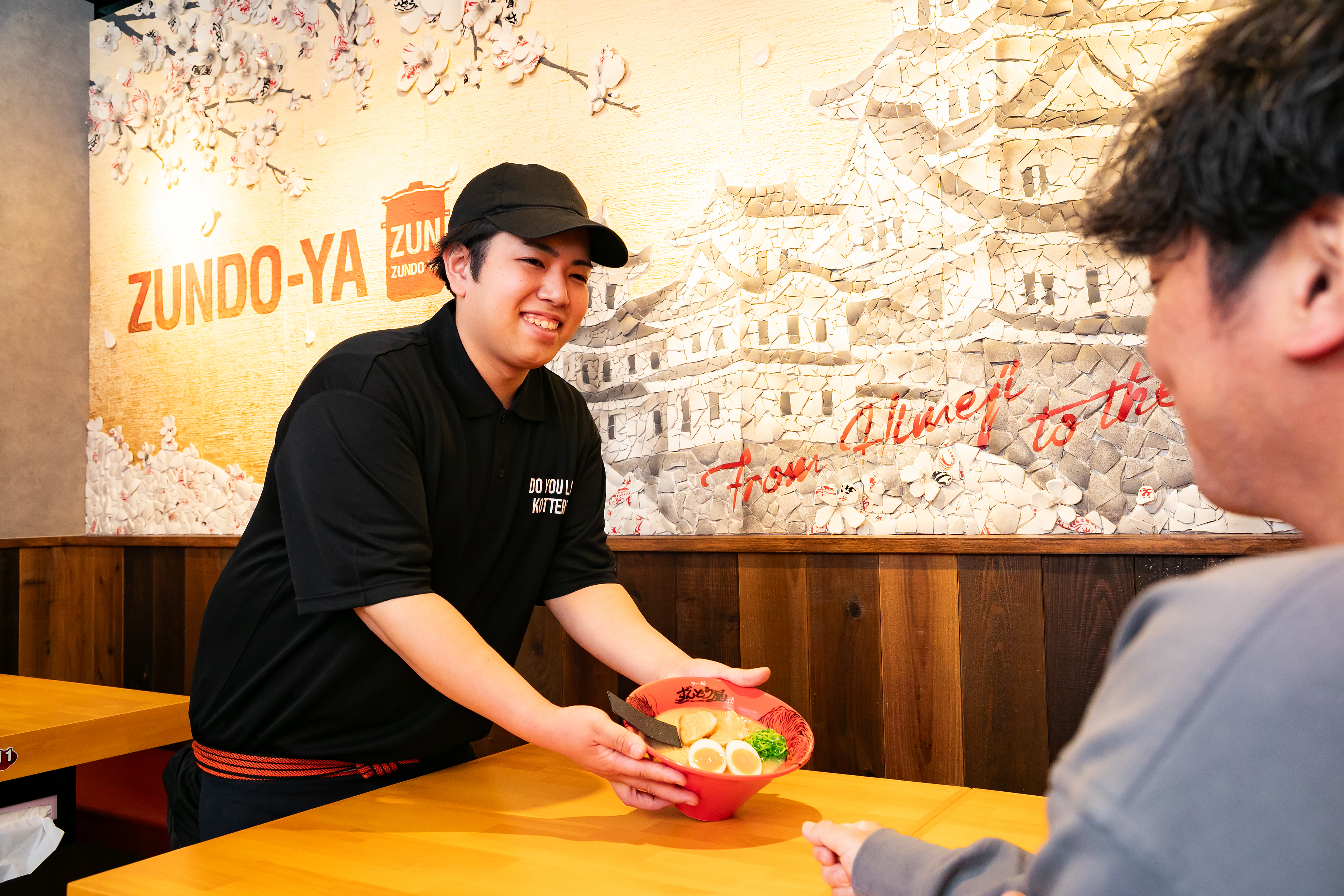 濃厚豚骨、魂こめて。 “また来たい”を本気でつくる一杯。