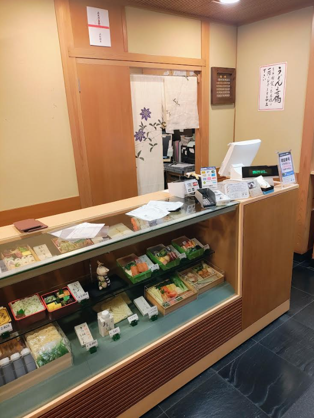 当店の出汁を求めて、全国各地から様々なお客様が訪れます。
