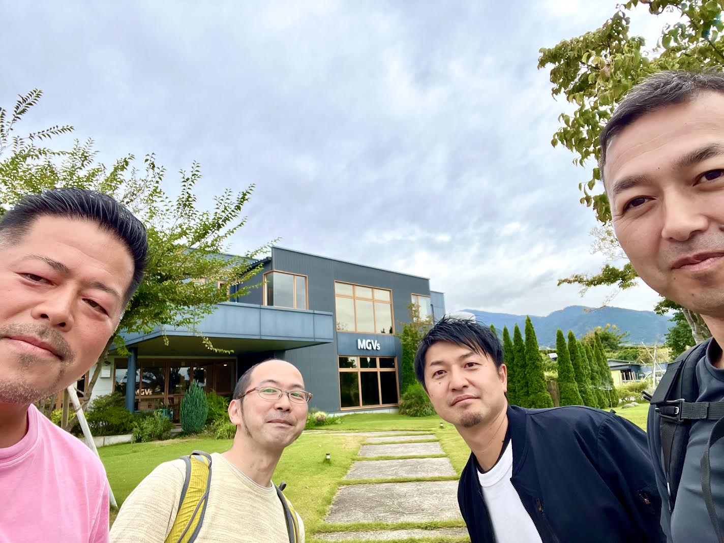 独立支援・生産者訪問研修や月8~9日の休日、シーズンの休暇など、福利厚生の整った環境です。