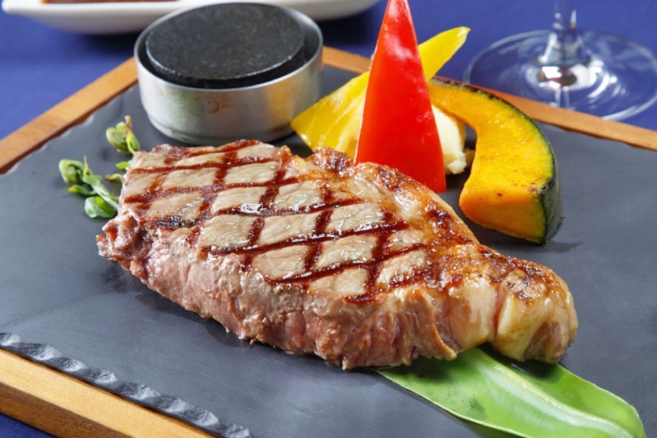 沖縄らしいお料理をラインナップしています
