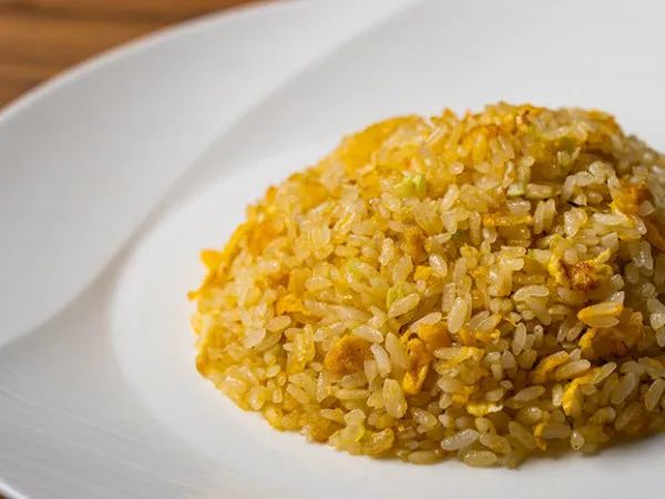お客様の「特別な食の時間」を創る。店舗運営まで携われるホールスタッフ募集。